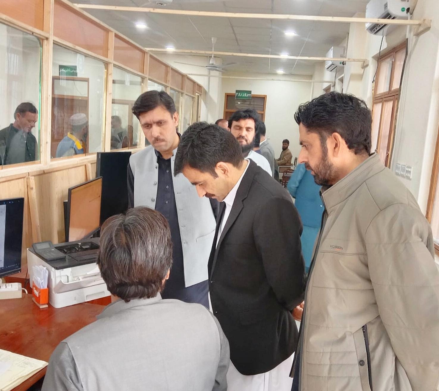  پراجیکٹ ڈائریکٹر لینڈ ریکارڈ کمپیوٹرائزیشن کا دورہ بنوں