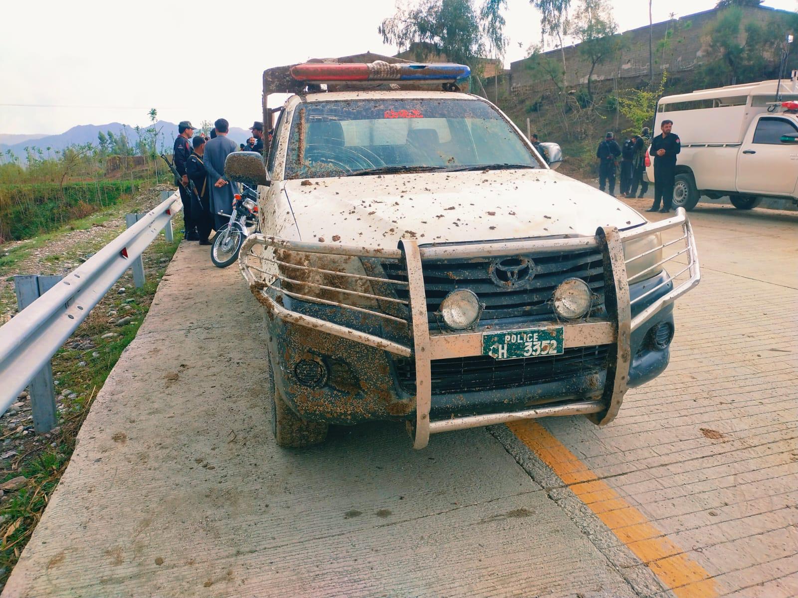 ایس ایچ او تھانہ خار کی گاڑی کے قریب  دھماکہ، ساتھیوں سمیت بال بال بچ گئے