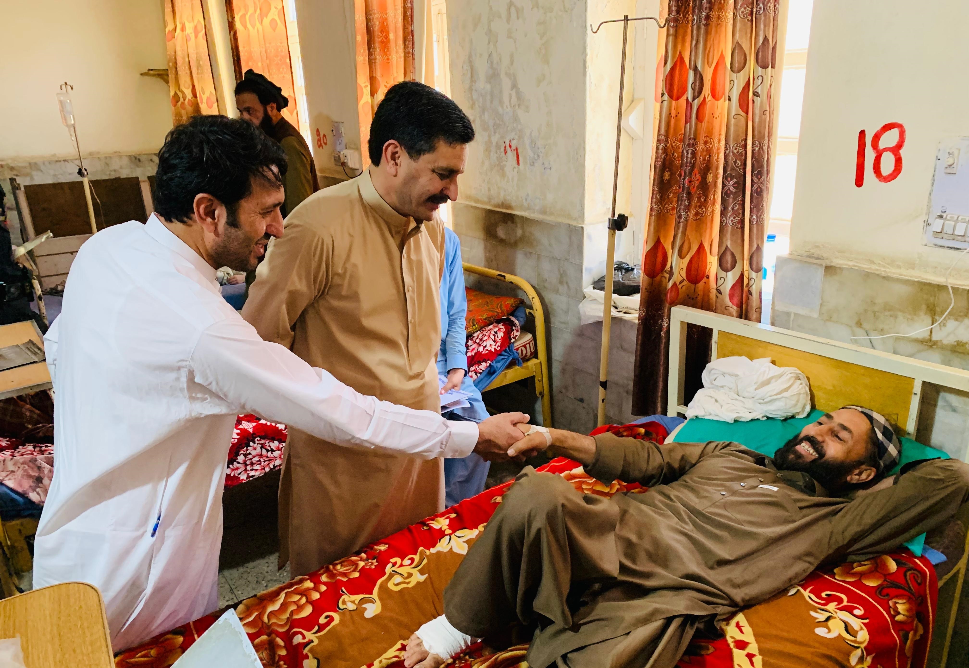 رکن صوبائی اسمبلی نثار باز خان کا ہیڈ کواٹر ہسپتال خار کا دورہ