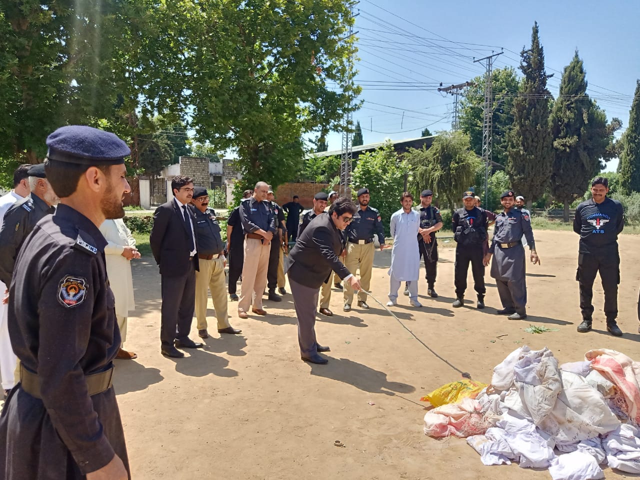 باجوڑمیں منشیات کی بھاری کھیپ نذر آتش۔ چرس، افیون اور آئس شامل