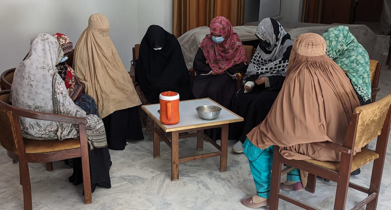 مہمند میں تنخواہوں کی عدم ادائیگی کے خلاف لیڈی ہیلتھ ورکرز کا احتجاج