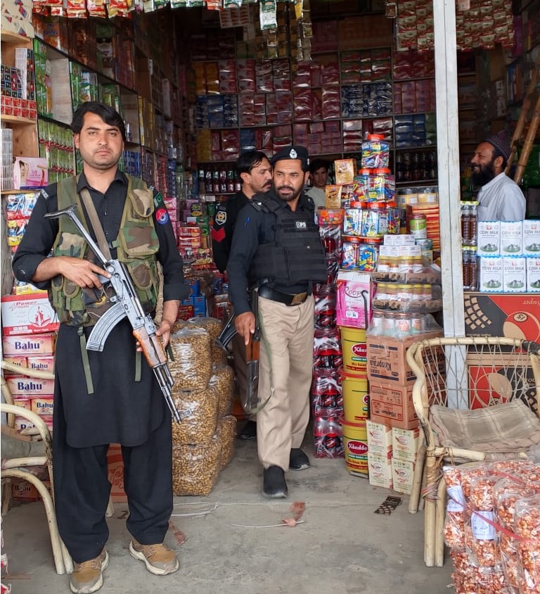 باجوڑ ' مختلف بازاروں میں موجود نشہ آور اشیاء  کے فروخت کے خلاف  پولیس کا کریک ڈاؤن