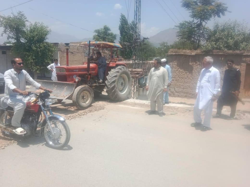غیر قانونی سپیڈ بریکر کے خلاف کاروائی 