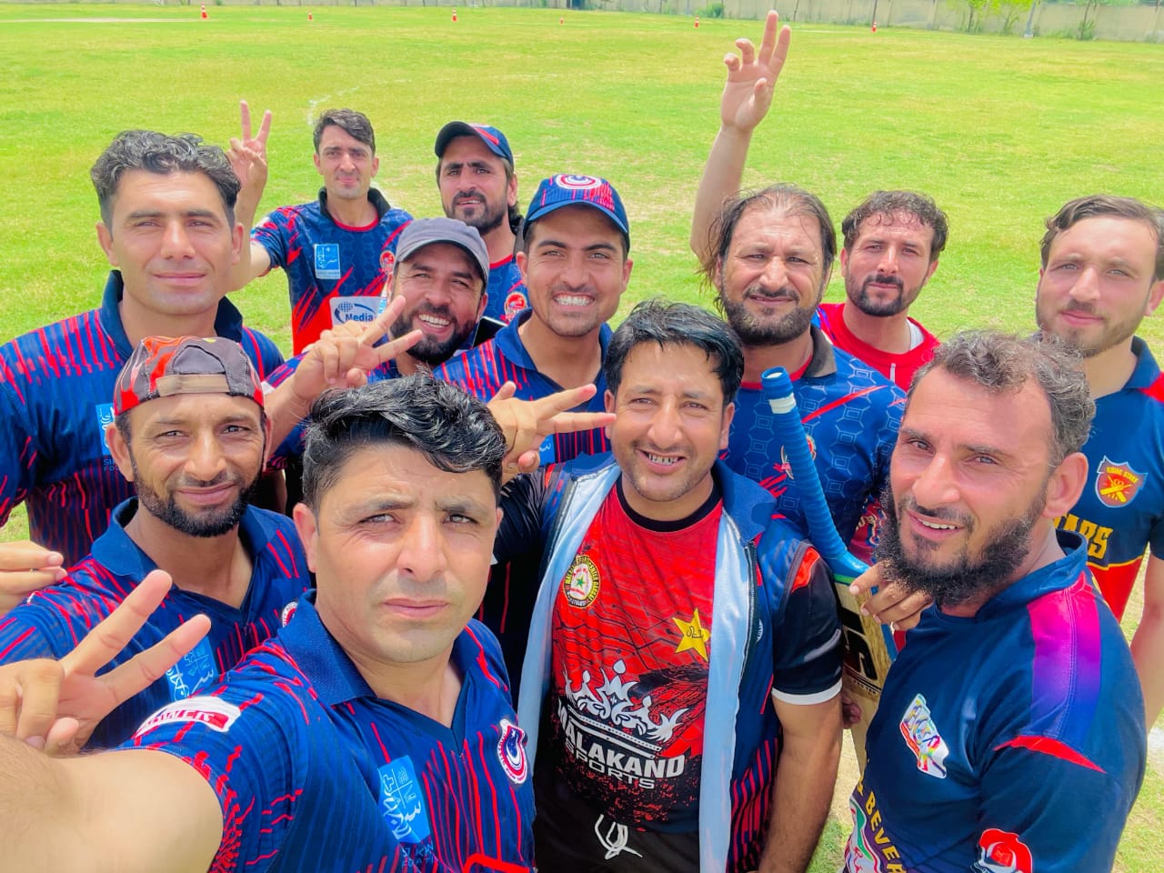 پہلا شہدائے پولیس انٹر ڈسٹرکٹ سپورٹس مقابلے ، کرکٹ میں باجوڑ پولیس سیمی فائنل میں پہنچ گئی