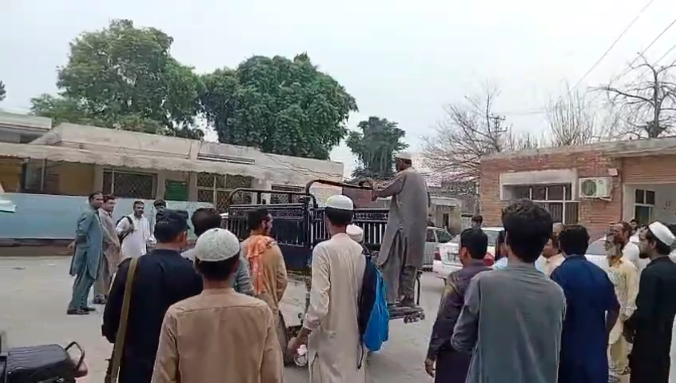 شبقدر میں فائرنگ سے میاں بیوی او رکمسن بچی جانبحق 