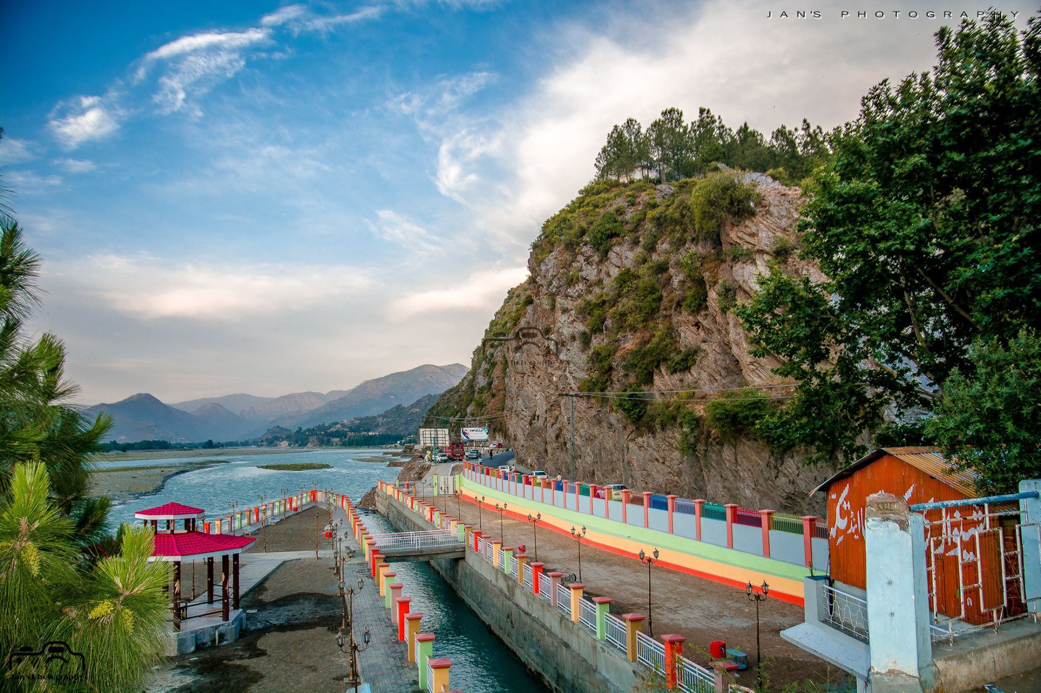 فضا گٹ میں سوات کے سب سے بڑے  نجی پارک کو بھی مسمار کیا گیا۔