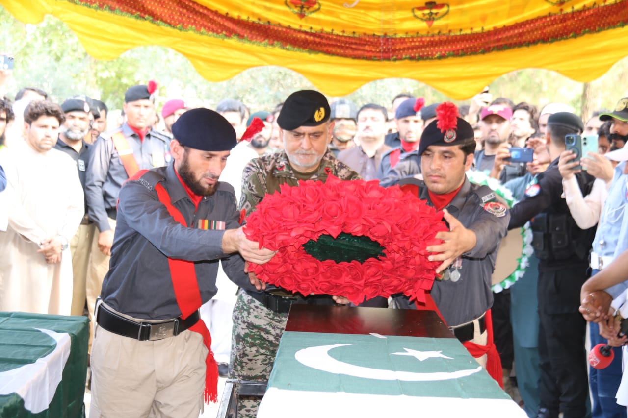 شہداء کی نمازِ جنازے پولیس لائن باجوڑ میں پوری سرکاری اعزاز کیساتھ ادا کردی گئیں