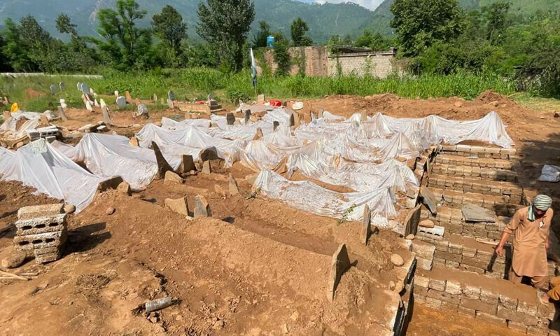 بونیر میں سیلاب سے ایک ہی خاندان کے 40 افراد شہید ہوگئے۔ 