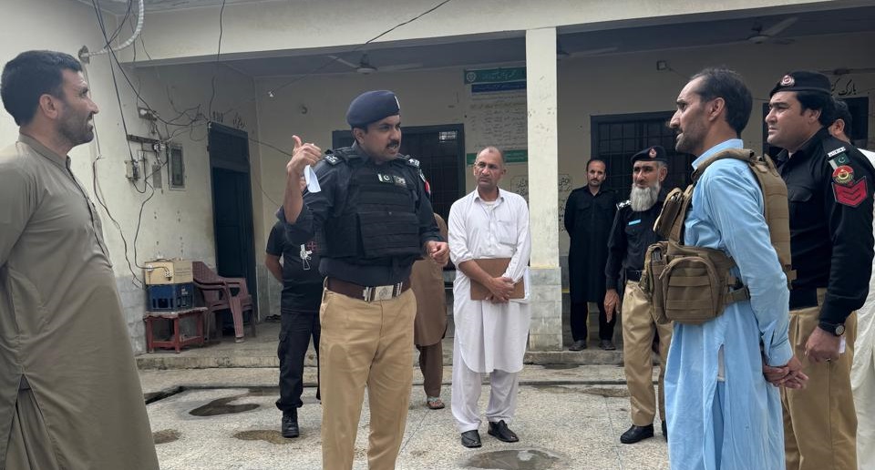 ڈی پی او باجوڑ کا  جوانمردی سے فرائض منصبی سر انجام دینے پر ایلیٹ فورس اورپولیس جوانوں کیلئے انعامات کا اعلان  