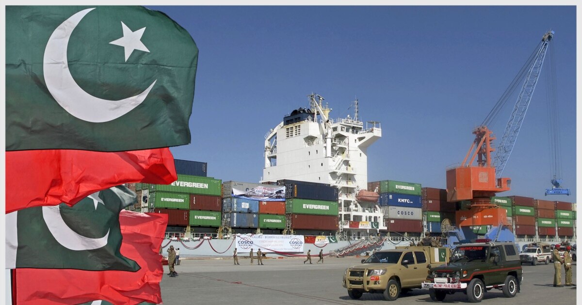 وزیر اعظم نے سی  پیک منصوبوں میں تاخیر کا نوٹس لے لیا، رپورٹ طلب