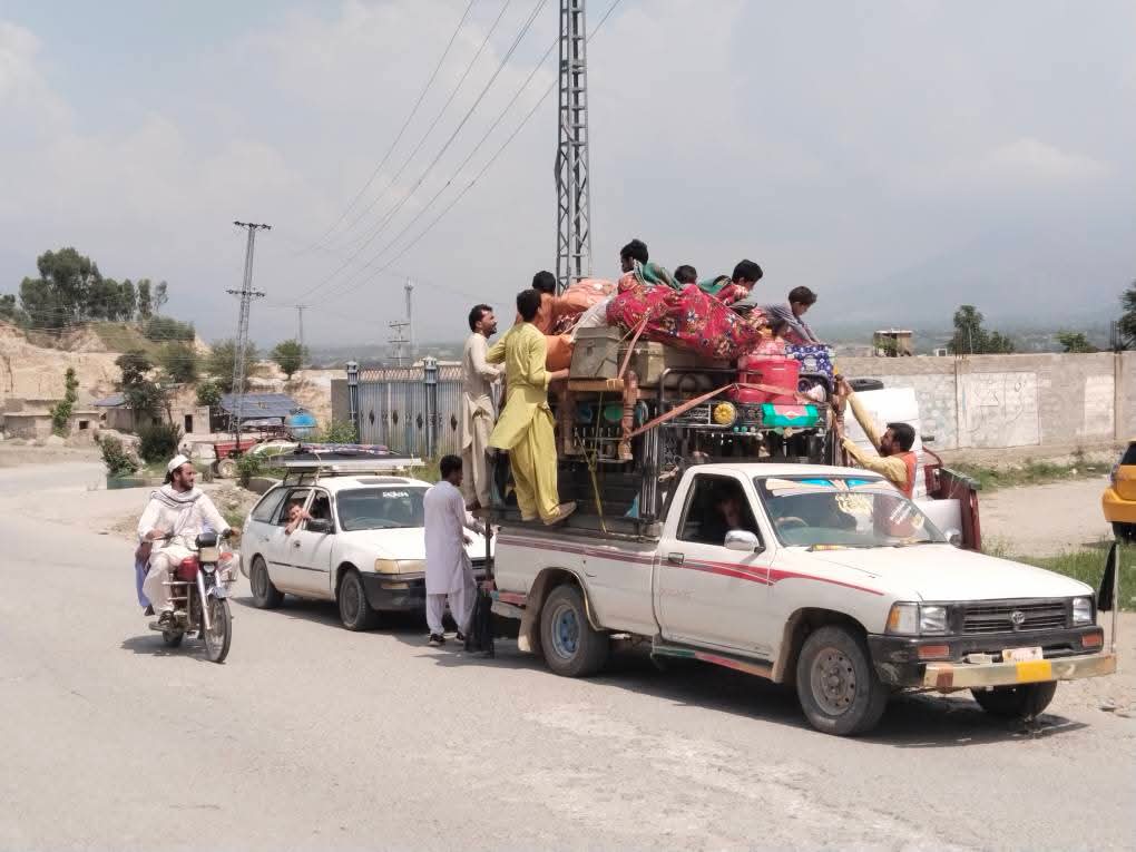 باجوڑ میں جاری ممکنہ  آپریشن کے پیش نظر اج بھی نقل مکانی کا سلسلہ جاری 