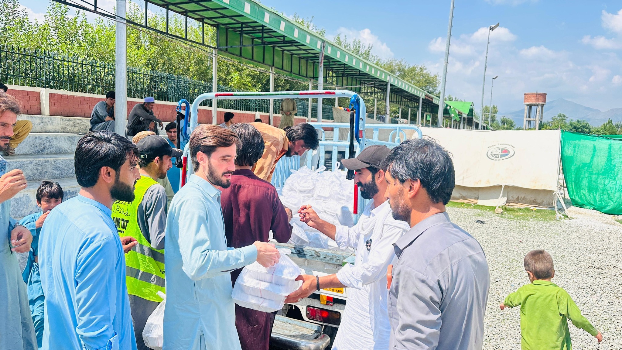 تحصیل ماموند  متاثرہ خاندانوں میں کھانے کے مجموعی طور پر 3,200 پیکجز تقسیم کیے گئے۔