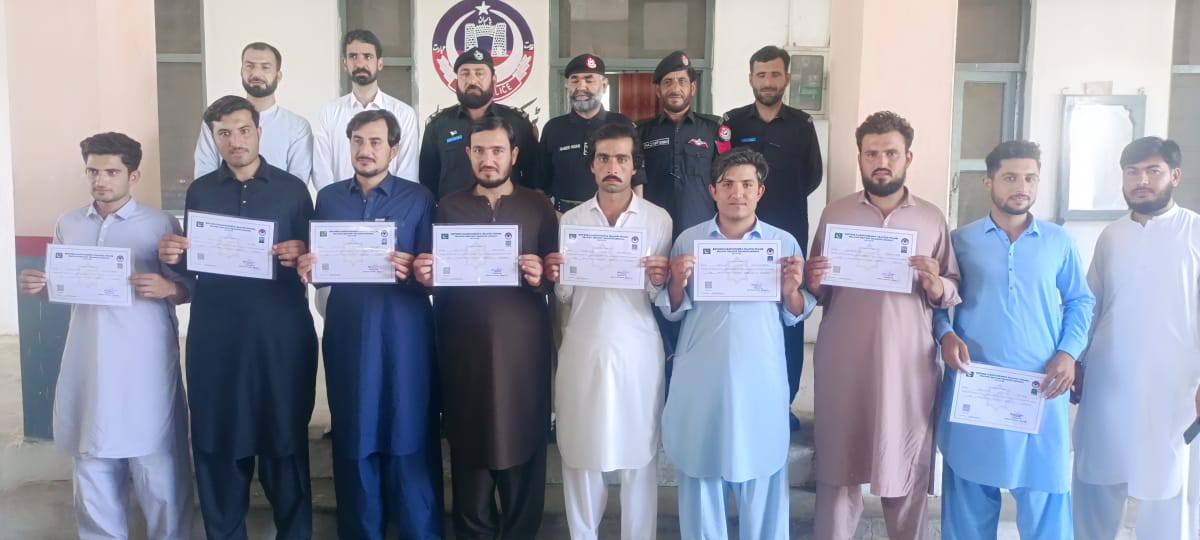 باجوڑ۔ ٹریفک پولیس کے زیر اہتمام قائم ٹریفک ڈرائیونگ سکول میں آٹھواں بیچ کامیابی کے ساتھ تربیت مکمل کرکے فارغ
