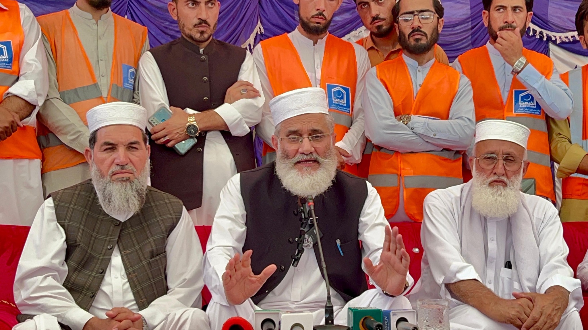 باجوڑ۔آپریشن سے متاثرہ عوام پر رحم کریں اور ان کی گھروں کو جلد واپسی یقینی بنائی جائے۔ سراج الحق