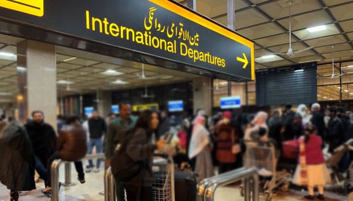 6 ماہ میں ساڑھے 3 لاکھ پاکستانی ملک چھوڑگئے، غیرملکی میڈیا کی رپورٹ میں دعویٰ