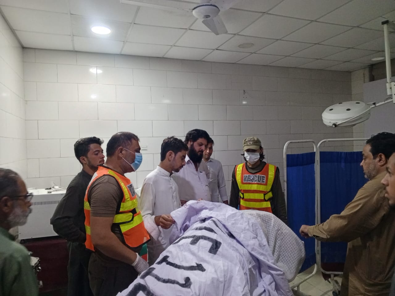 سوات میں سیلابی ریلے میں بہہ جانیوالے شخص کی لاش پل چوکی پر برآمد،ریسکیو 