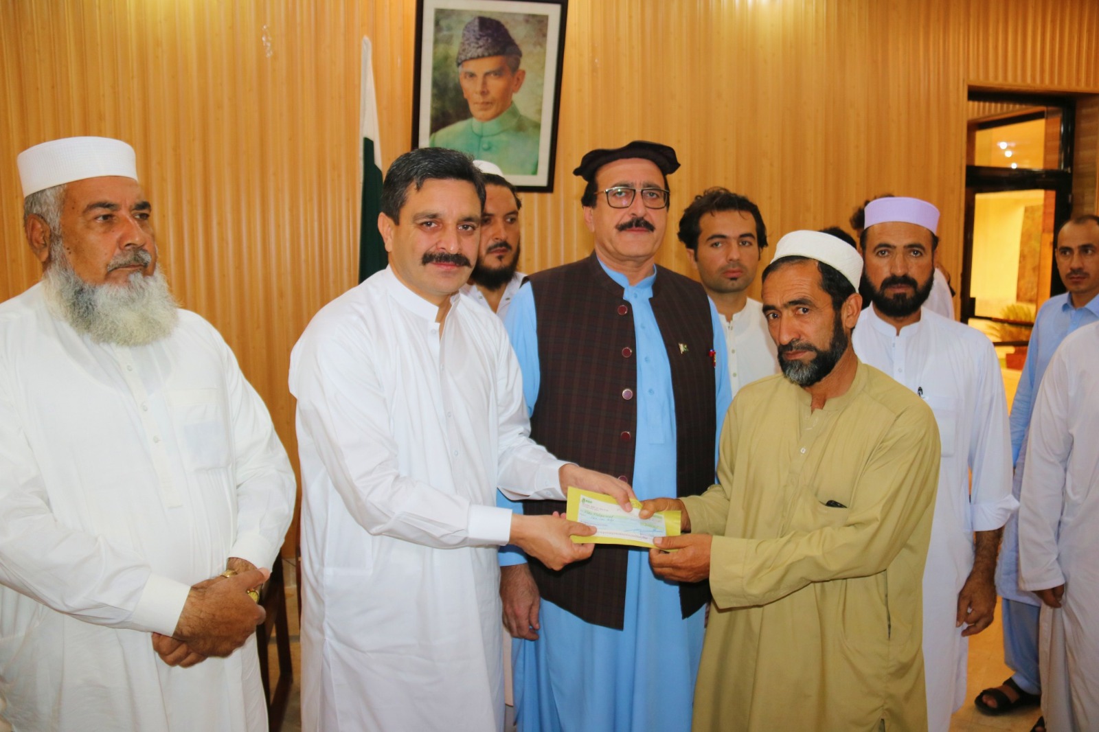 وزیر اعلیٰ خیبر پختونخوا کی ہدایت پر باجوڑ بارش وسیلاب متاثرین میں فی کس 20 لاکھ روپے تقسیم 