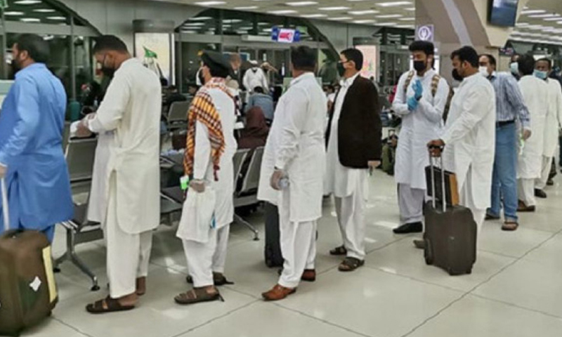  بیرون ملک سے ڈی پورٹ پاکستانی شہریوں پر   بیرون ملک سفر  کرنے پر 5 سال کی پابندی عائد