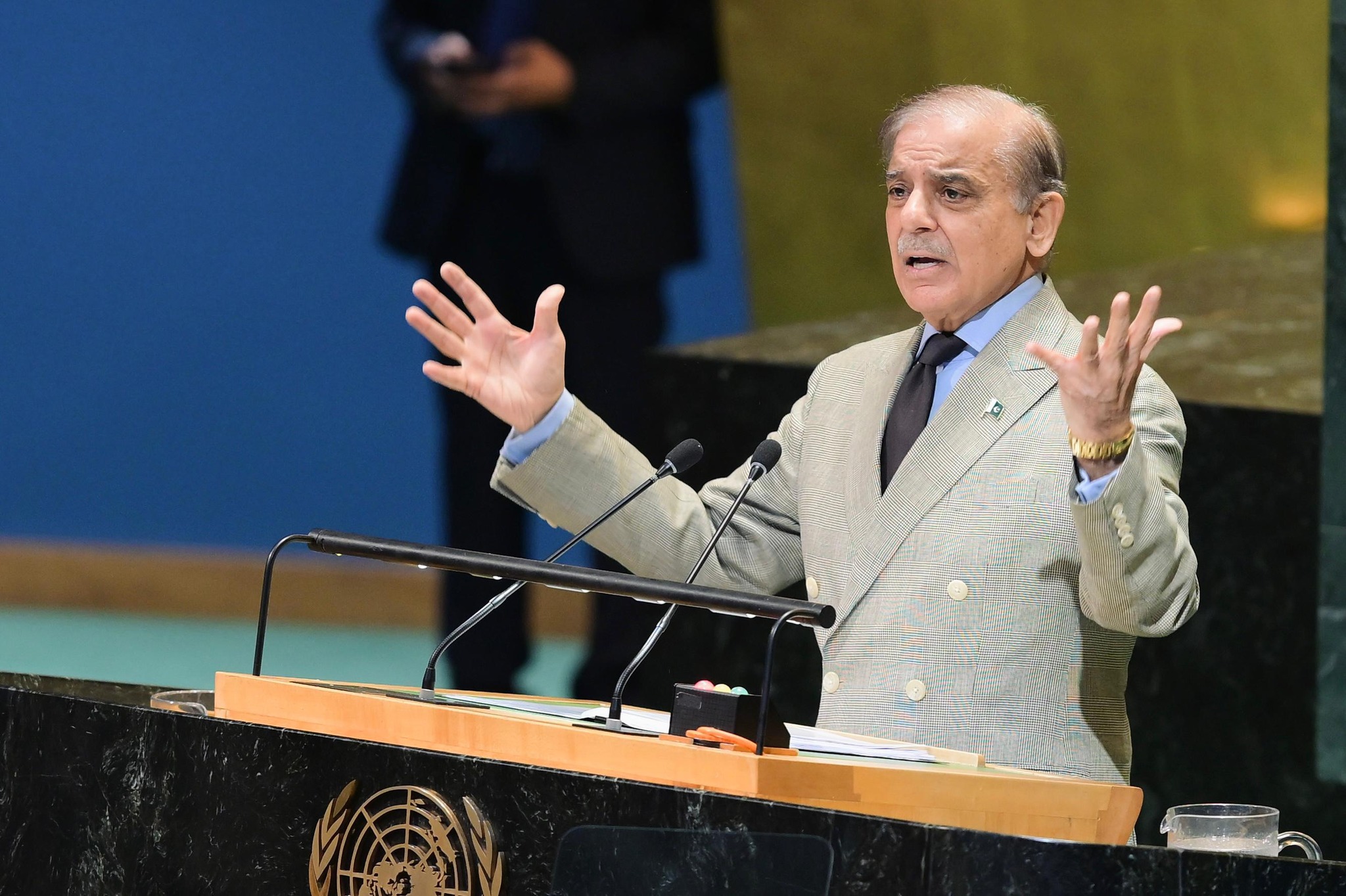 وزیر اعظم شہباز شریف کا بھارتی صحافی کے سوال پر کرارا جواب.