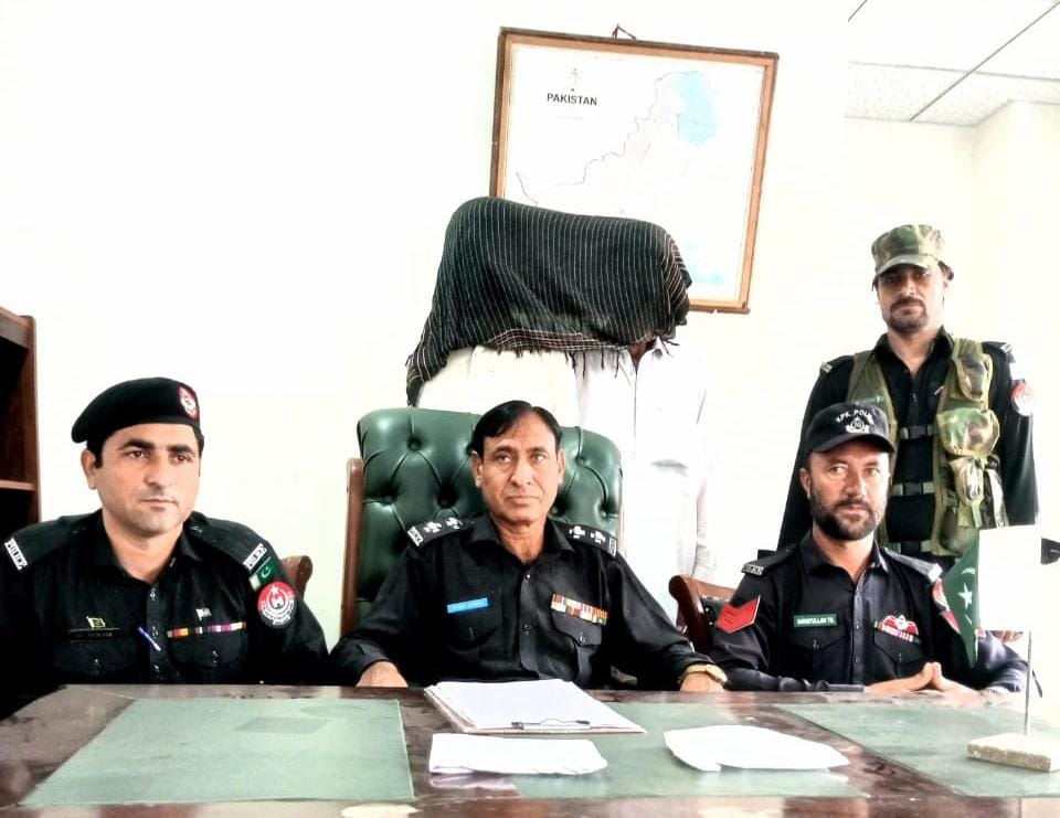 باجوڑ پولیس کی بڑی کاروائی، دو بدنام زمانہ منشیات فروش گرفتار