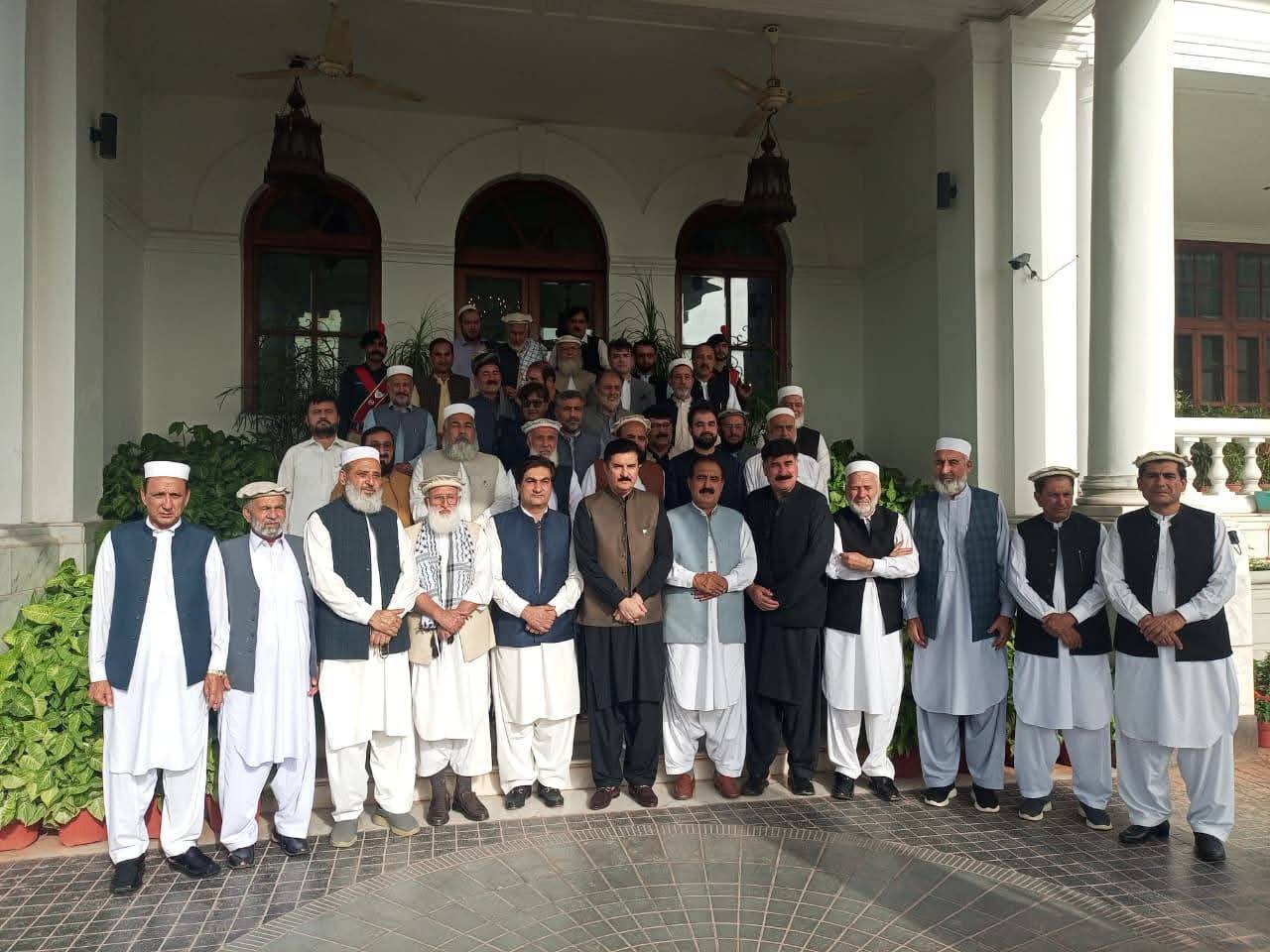 باجوڑ قومی امن جرگے کی گورنرخیبرپختونخوا کے ساتھ ملاقات ، متاثرین کیلئے حکومتی تعاون کا اعلان