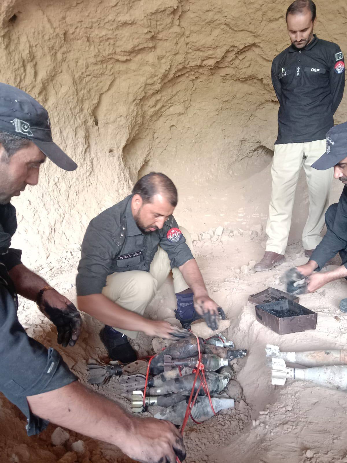 باجوڑ ۔ پولیس نے بارودی مواد کو ناکارہ بنادیا