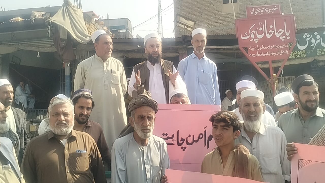 مزدور یونین کے جانب سے طورخم سرحد بندش کے خلاف مظاہرہ