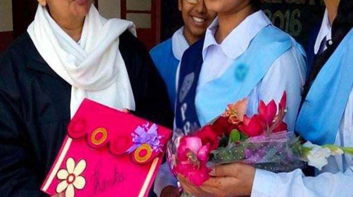 سکولوں میں طلبہ کے فنڈ سے مہمانوں کیلئے تحائف خریدنے کا انکشاف