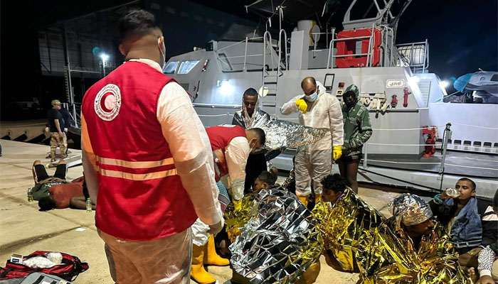 لیبیا کے ساحل پر تارکین وطن کی دو کشتیاں الٹ گئیں۔