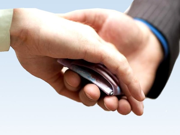 کرپشن اور کرپٹ افراد کے خلاف گھیرا تنگ کر دیا 