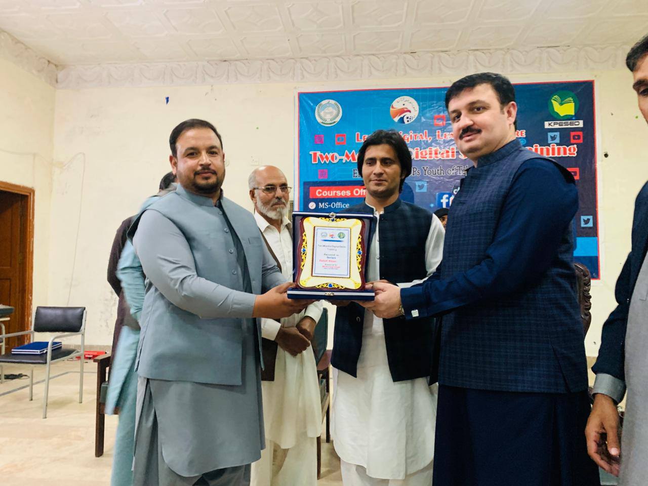 باجوڑ۔ یوتھ آفس کے زیر اہتمام ڈیجیٹیل سکلز پروگرام اختتام پذیر