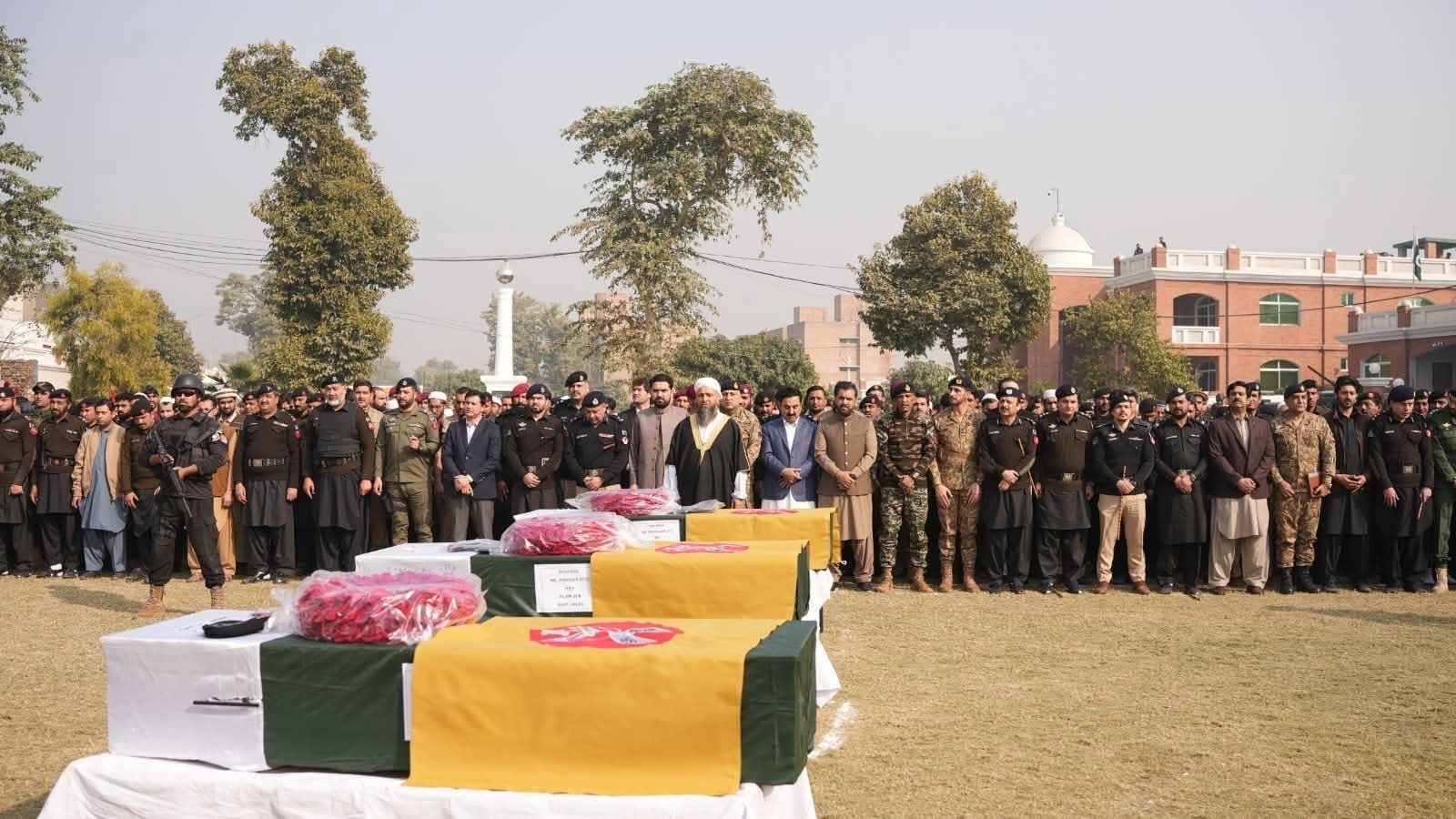 پشاور میں فرنٹیئر کانسٹیبلری کے شہدا کی نمازِ جنازہ ادا