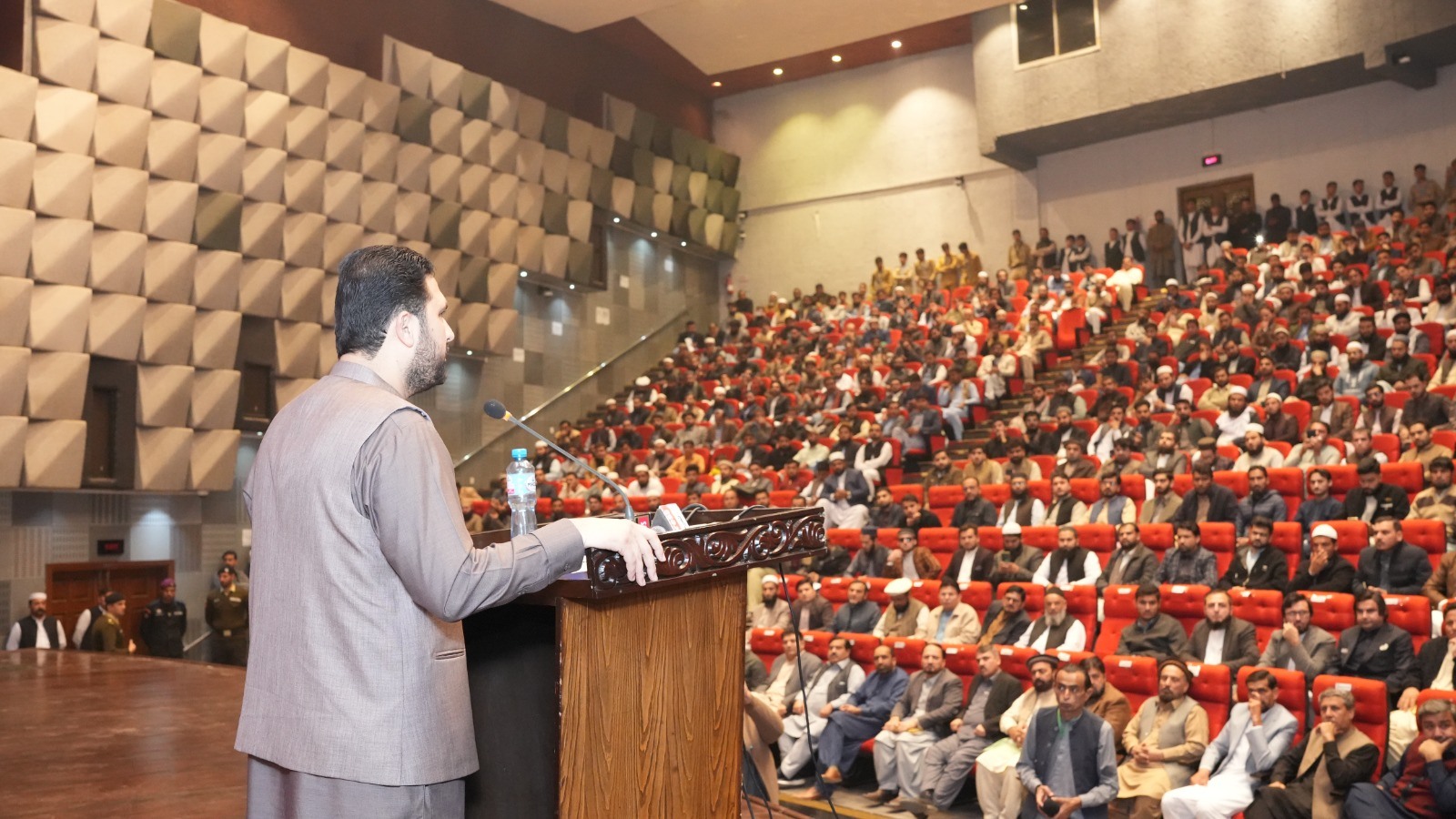 16,000 نئے بھرتی شدہ اساتذہ میں تقرری آرڈرز تقسیم۔