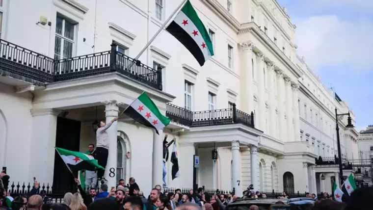 شام کا لندن میں سفارتخانہ 12 سال بعد کھول دیا گیا عمارت پر نیا پر چم لہرا دیا۔ 