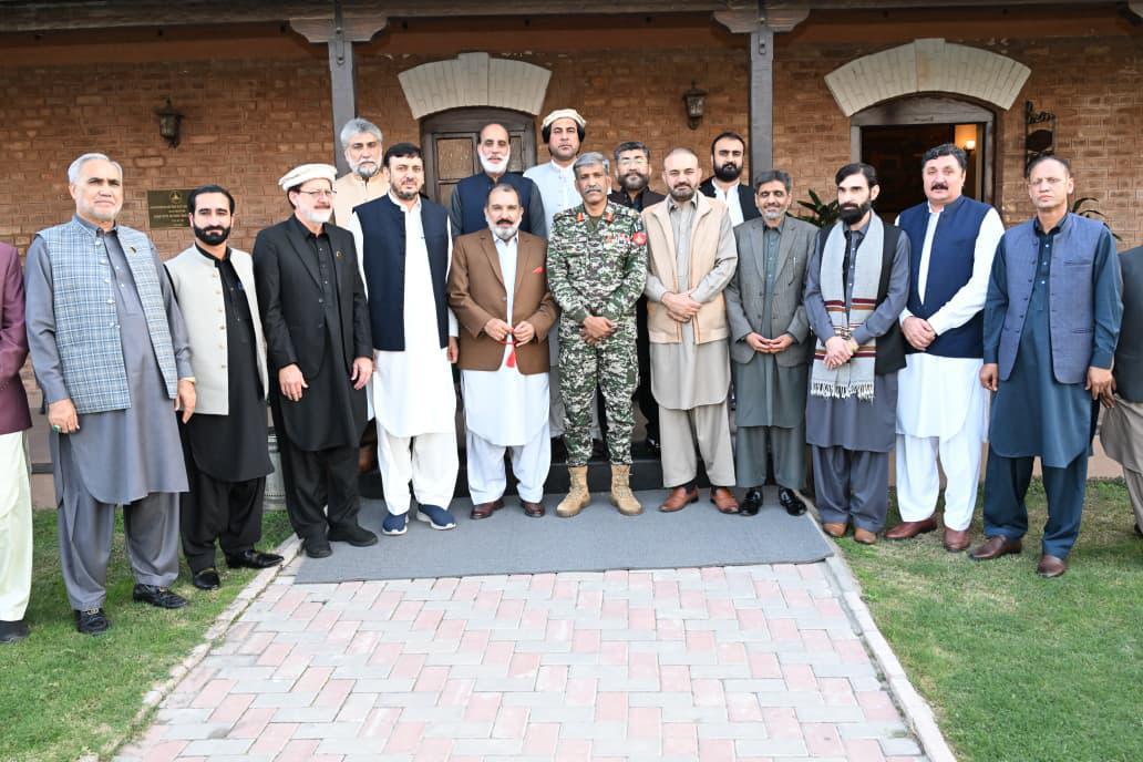  آئی جی ایف سی (نارتھ) میجر جنرل راؤ عمران سرتاج سے خیبر پختونخوا کے مختلف چیمبرز آف کامرس اینڈ انڈسٹری کے صدور پر مشتمل وفد کا ایف پی سی سی آئی فاٹا۔پاٹا چیئرمین حاجی لعلی شاہ کی قیادت میں ملاقات  