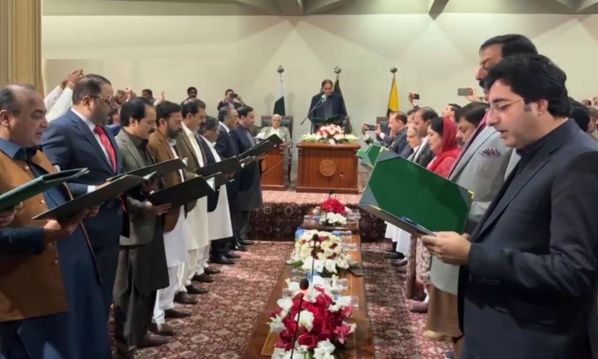 آزاد کشمیر کی 18 رکنی کابینہ نے حلف اٹھالیا