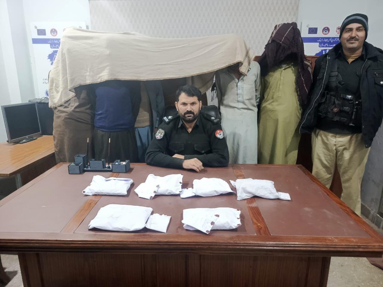 آئس کے مکروہ دھندے میں ملوث ملزمان گرفتار، 6 کلو گرام آئس برآمد۔