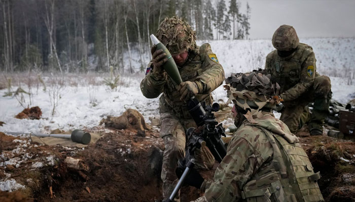 برطانیہ نے بڑے پیمانے پر جنگ کی تیاریاں شروع کر دیں۔