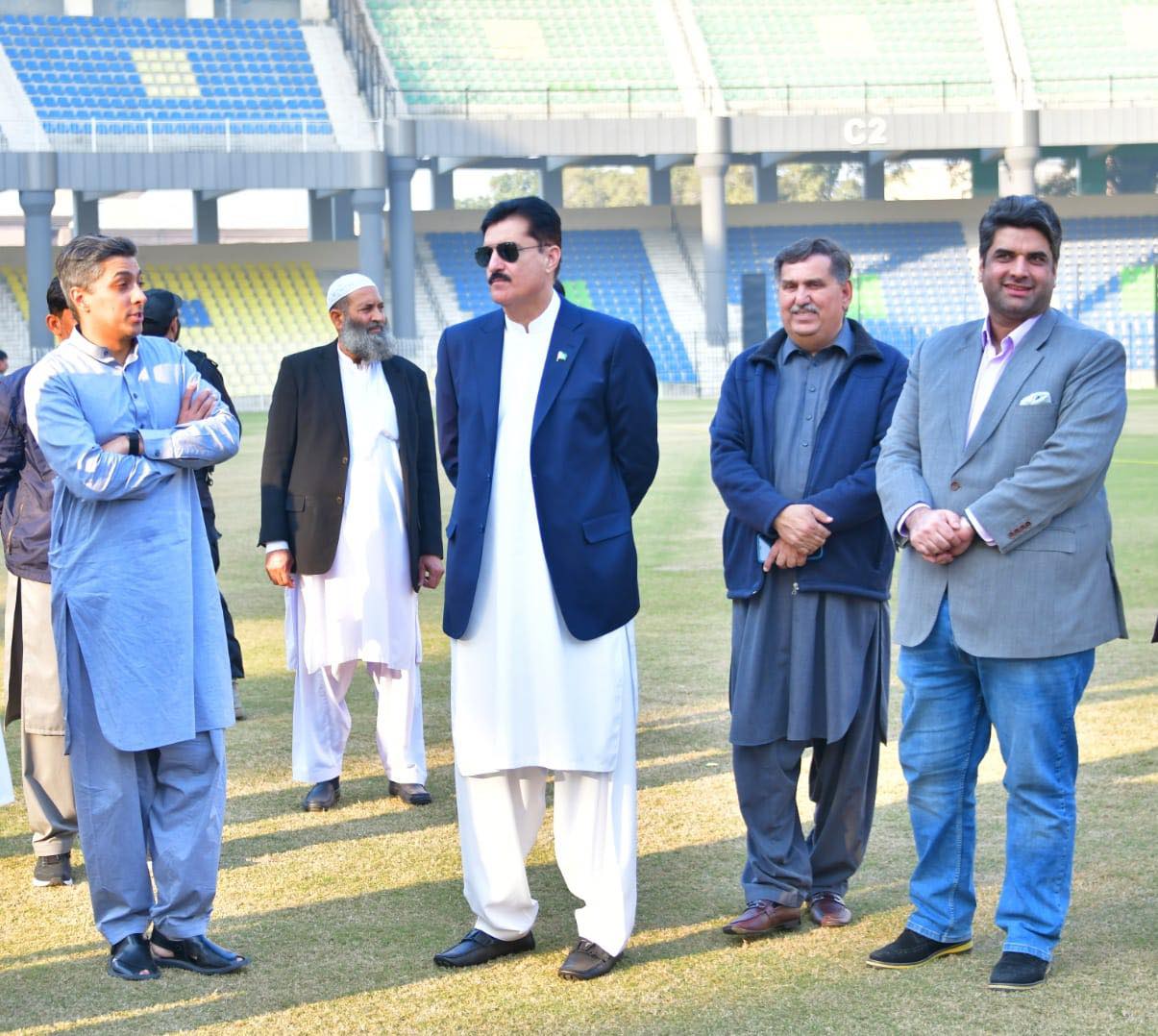 گورنر خیبرپختونخوا فیصل کریم کنڈی نے علی ترین کے ہمراہ عمران خان اسٹیڈیم پشاور کا دورہ کیا۔