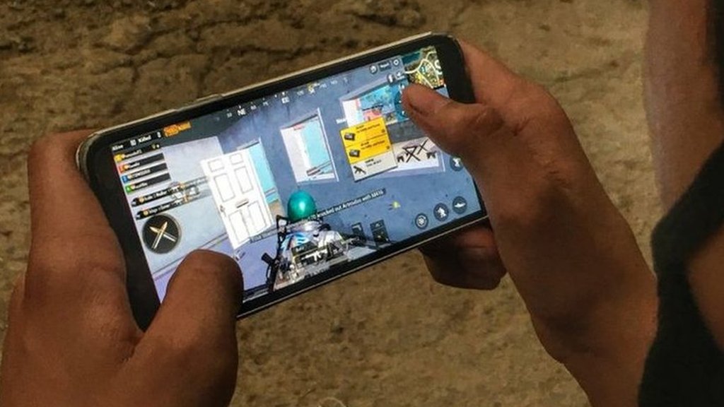 موبائل گیمز کھیلنے سے  منع کرنے پر بچے نے باپ کو گولی مار کر قتل کر دیا۔