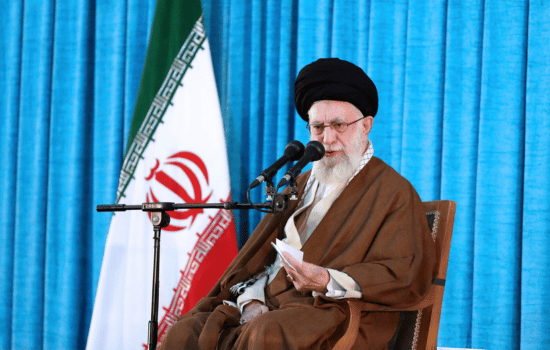 فرعون، نمرود اور رضا شاہ کے ساتھ جو ہوا وہ ٹرمپ کے  ساتھ بھی ہوگا: آیت اللہ خامنہ ای