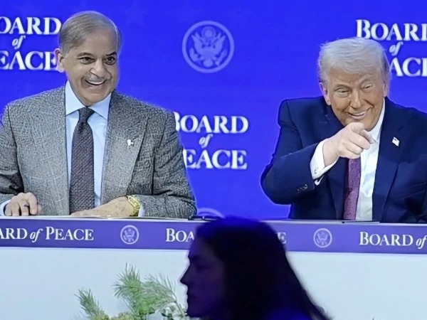 وزیراعظم شہباز شریف سے گفتگو کے دوران ٹرمپ کا فیلڈ مارشل عاصم منیر کی طرف اشارہ، ویڈیو وائرل