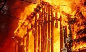 لاہور۔ گھر میں آگ لگنے سے 5 افراد جھلس گئے۔