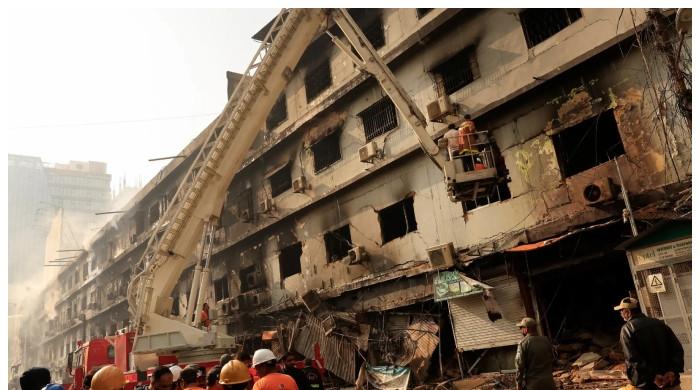 گل پلازہ کے 2 فلور کلیئر، اب تک 26 لاشیں برآمد، 83 لاپتہ افراد کی تلاش جاری