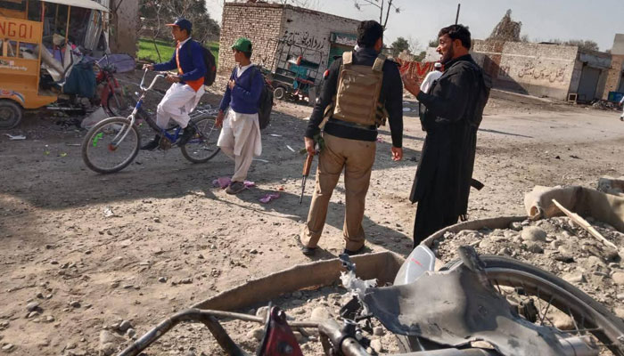 بنوں میں  ریموٹ کنٹرول بم دھماکہ، 2 افراد جاں بحق اور 12 زخمی