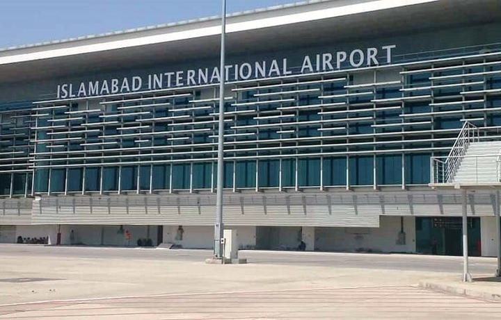 اسلام آباد انٹرنیشنل ایئرپورٹ پر مسافر کی فرار کی کوشش ناکام، چھلانگ لگانے سے شدید زخمی