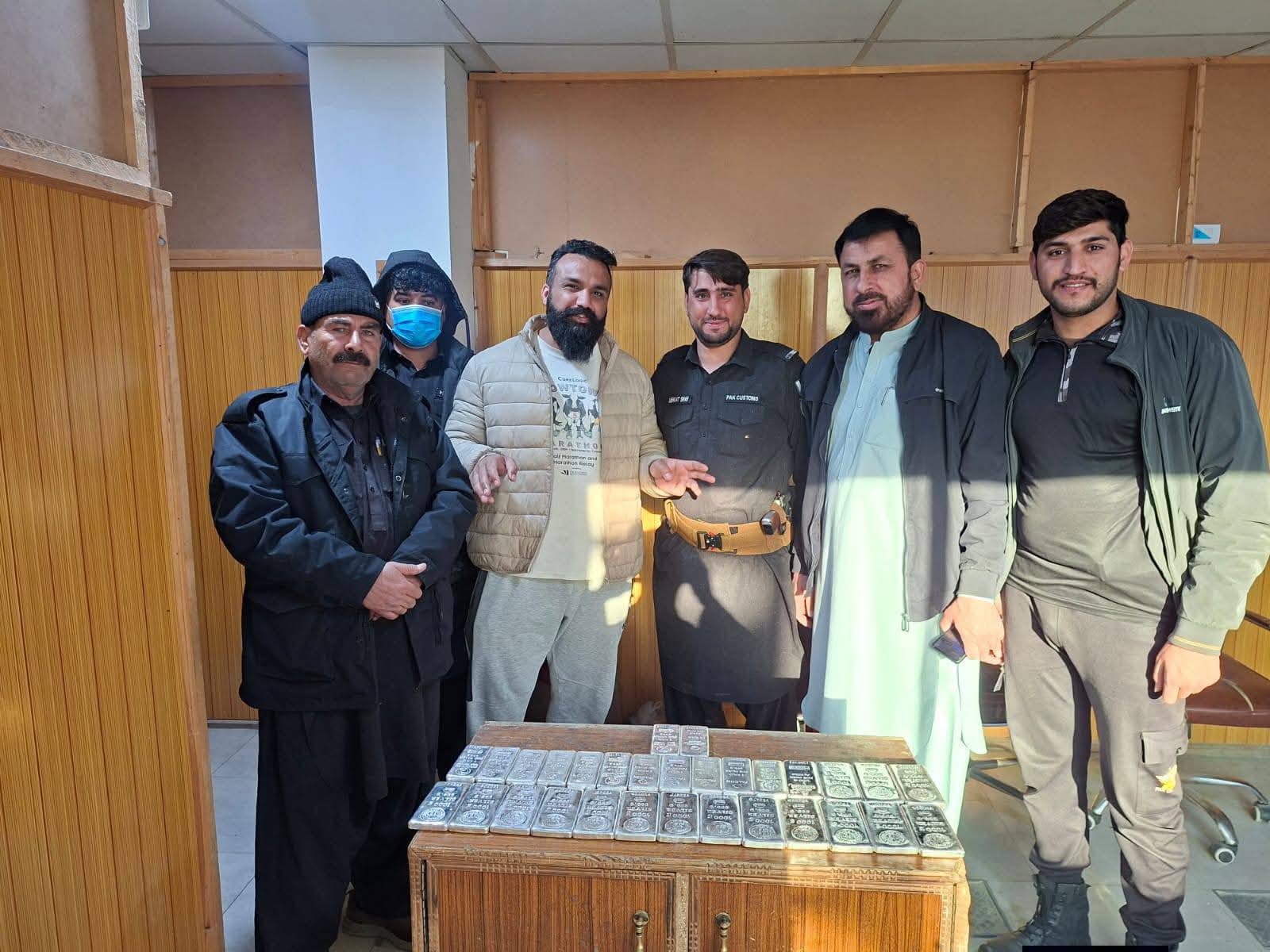 افغانستان سے آنے والی گاڑی سے کروڑوں روپے مالیت کی چاندی برآمد