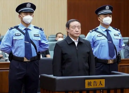 چینی سابق وزیر  کو رشوت لینے اور بدعنوانی کے الزامات پر عمر قید کی سزا سنائی گئی