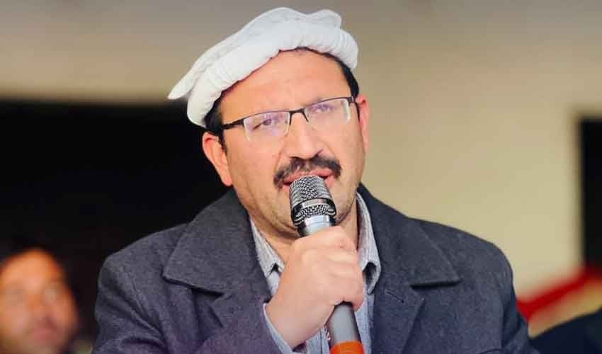  جنید  اکبر کا پی ٹی آئی کی سیٹ چھورنے کا اعلان۔