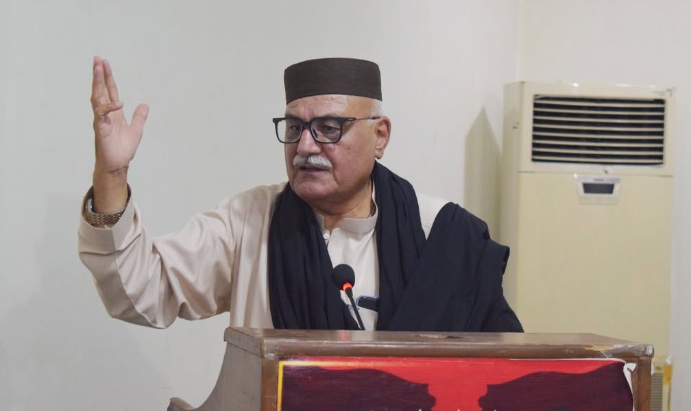  خیبر پختونخوا میں عملی طور پر حکومت کا کوئی وجود نظر نہیں آرہا، صوبہ  بدامنی اور بدترین حکومتی نااہلی کی تصویر بن چکا ہے۔میاں افتخار